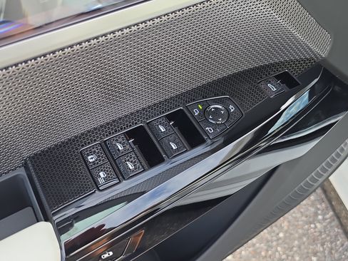 New 2026 BMW 750e xDrive image 20