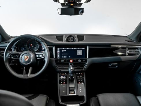 Certified 2026 Porsche Macan AWD/4WD image 19