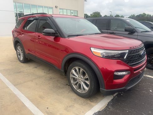 Used 2022 Ford Explorer XLT w/ Equipment Group 202A RWD image 3