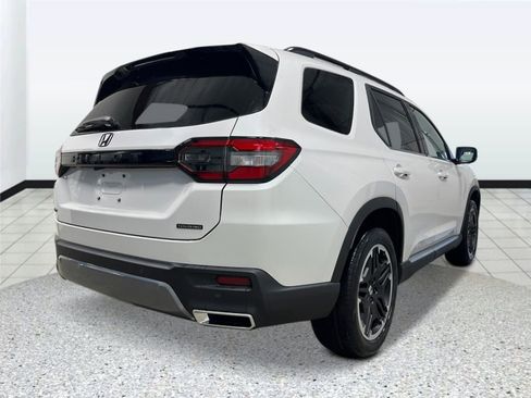 New 2026 Honda Pilot Touring image 3