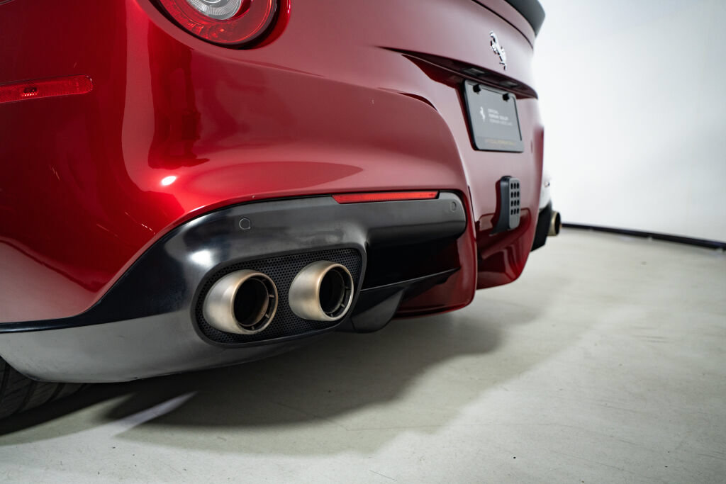 Used 2015 Ferrari F12 Berlinetta RWD image 35