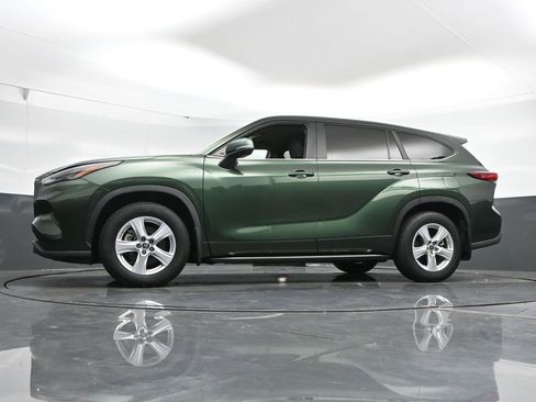 Used 2023 Toyota Highlander L image 50