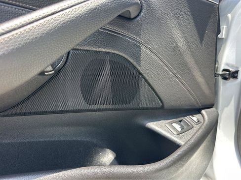 Used 2019 BMW 530e w/ Premium Package RWD image 31