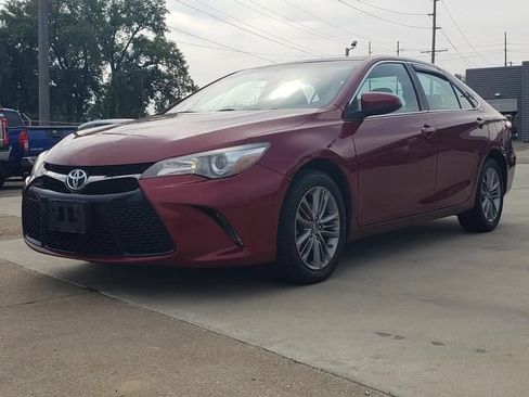 Used 2017 Toyota Camry SE w/ Moonroof Package FWD image 8