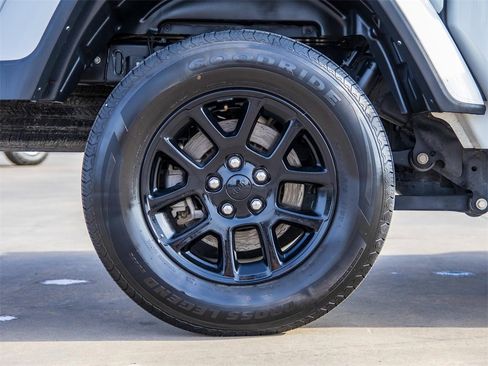 Used 2023 Jeep Gladiator Overland image 8