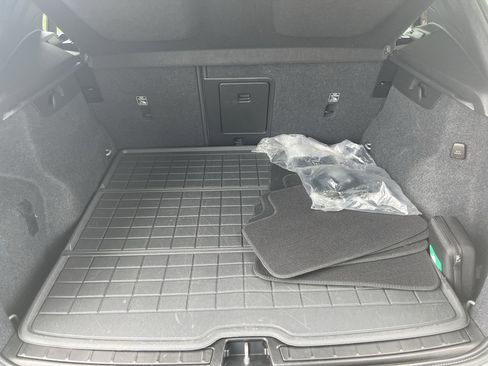 Used 2024 Volvo XC40 B5 Plus w/ Protection Package Premier AWD/4WD image 34