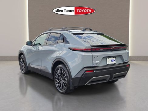 Used 2026 Toyota C-HR AWD/4WD image 10