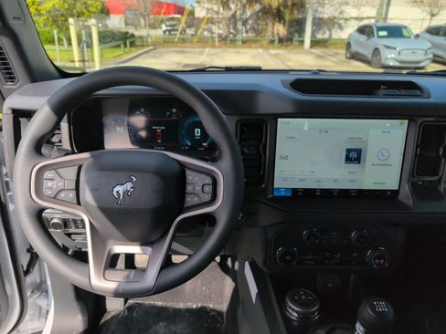 New 2025 Ford Bronco Base image 19