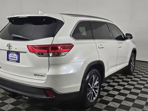 Used 2019 Toyota Highlander XLE image 4