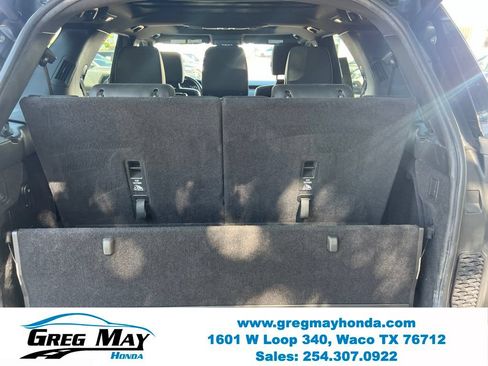 Used 2019 Land Rover Discovery SE AWD/4WD image 17