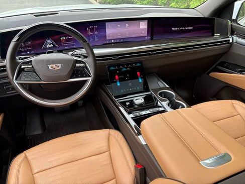 Used 2026 Cadillac Escalade Luxury w/ Touring Package AWD/4WD image 35