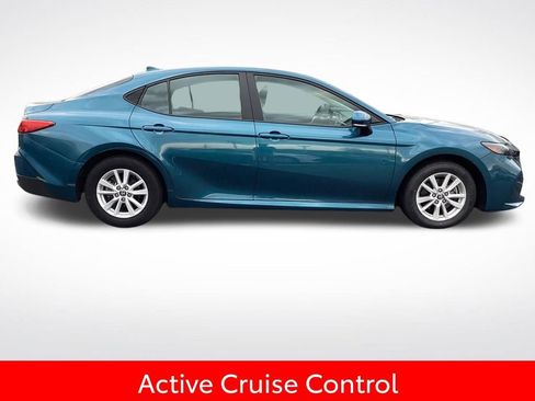 Used 2025 Toyota Camry SE FWD image 11