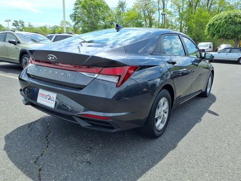 Used 2021 Hyundai Elantra SE FWD image 19