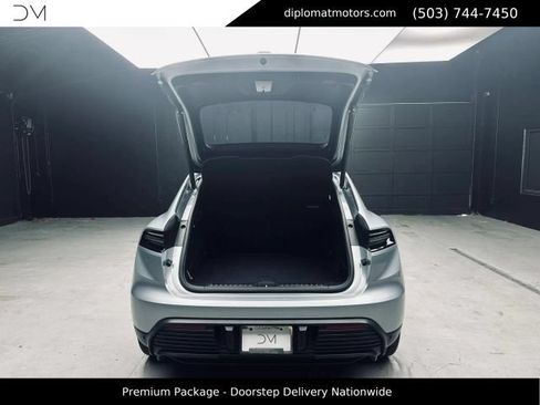Used 2025 Porsche Macan 4 Electric w/ Premium Package AWD/4WD image 44