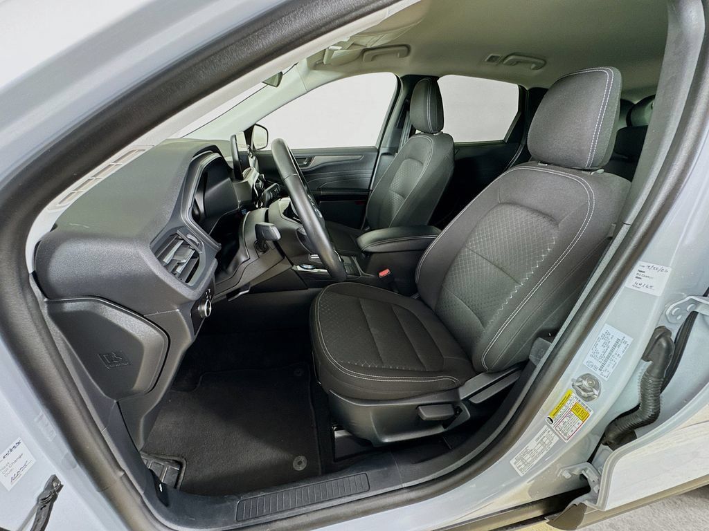 Used 2025 Ford Escape Active AWD/4WD image 12