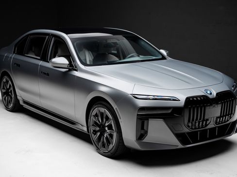 Used 2023 BMW i7 xDrive60 AWD/4WD image 40