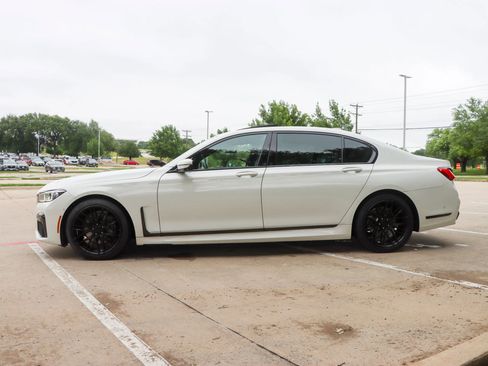 Used 2020 BMW 740i w/ M Sport Package image 4