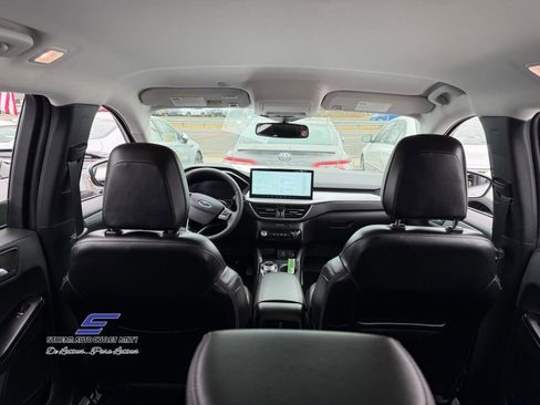 Used 2025 Ford Escape Platinum AWD/4WD image 12