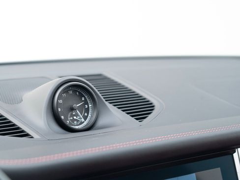 Certified 2023 Porsche Macan image 24