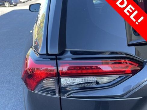 Used 2022 Toyota RAV4 XLE image 7