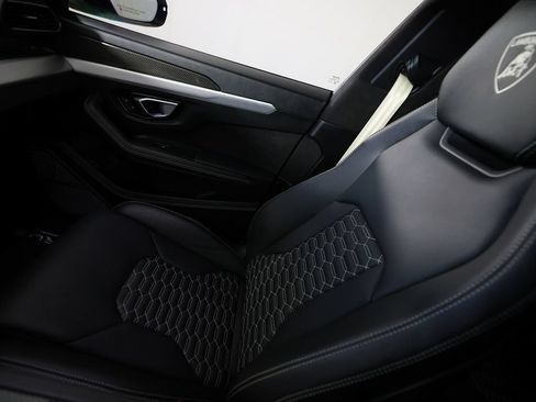 Used 2022 Lamborghini Urus AWD/4WD image 35