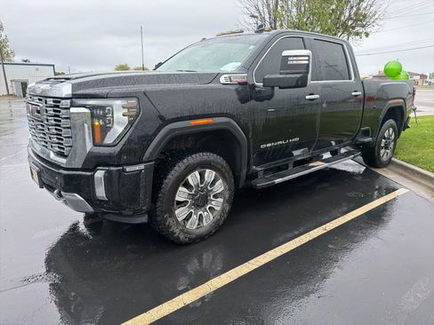 Used 2024 GMC Sierra 3500 Denali w/ Denali Reserve Package image 2