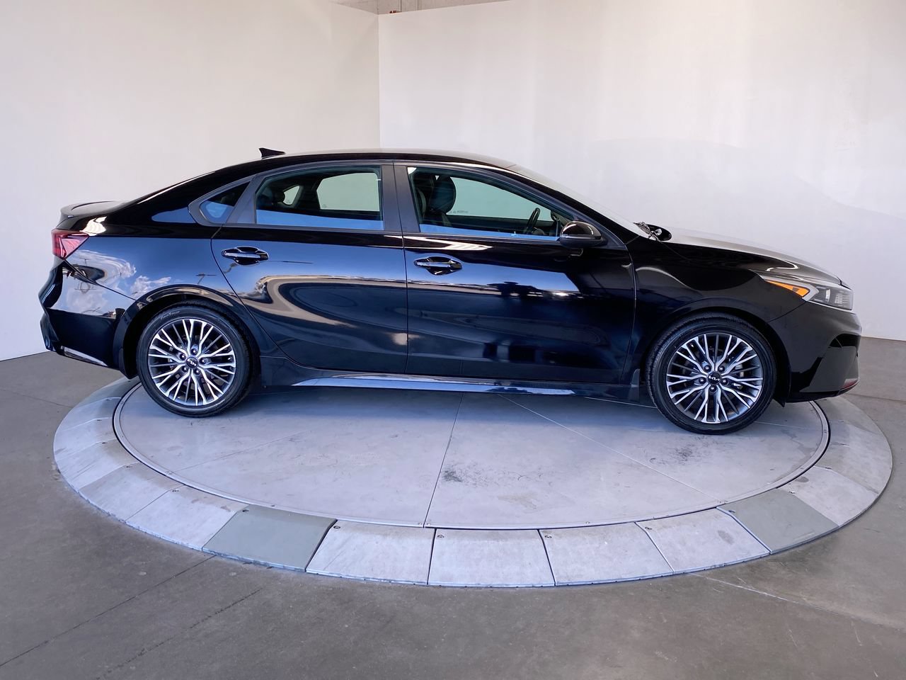 Certified 2023 Kia Forte GT-Line FWD image 6