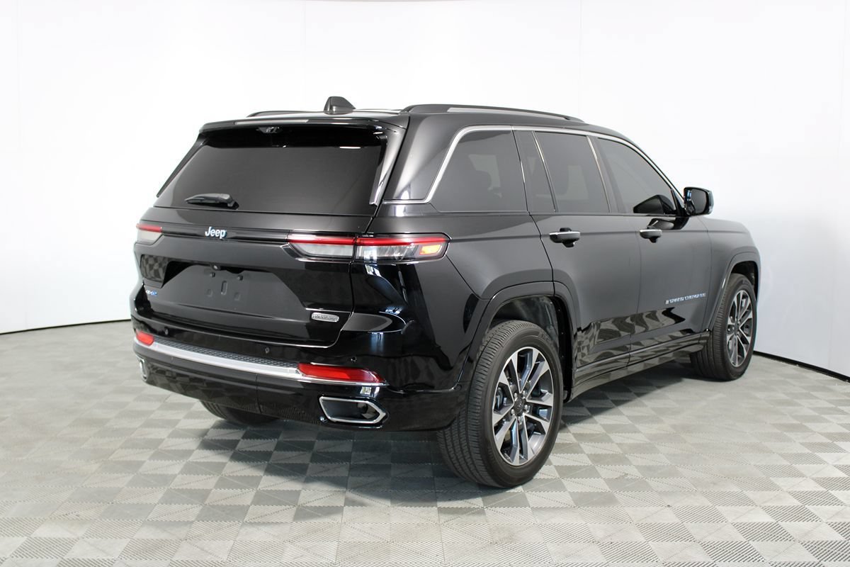 Used 2023 Jeep Grand Cherokee Overland w/ Advanced Protech Group III AWD/4WD image 43