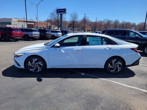 New 2025 Hyundai Elantra Limited image 8