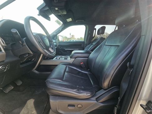 Used 2020 Ford Expedition XLT image 3