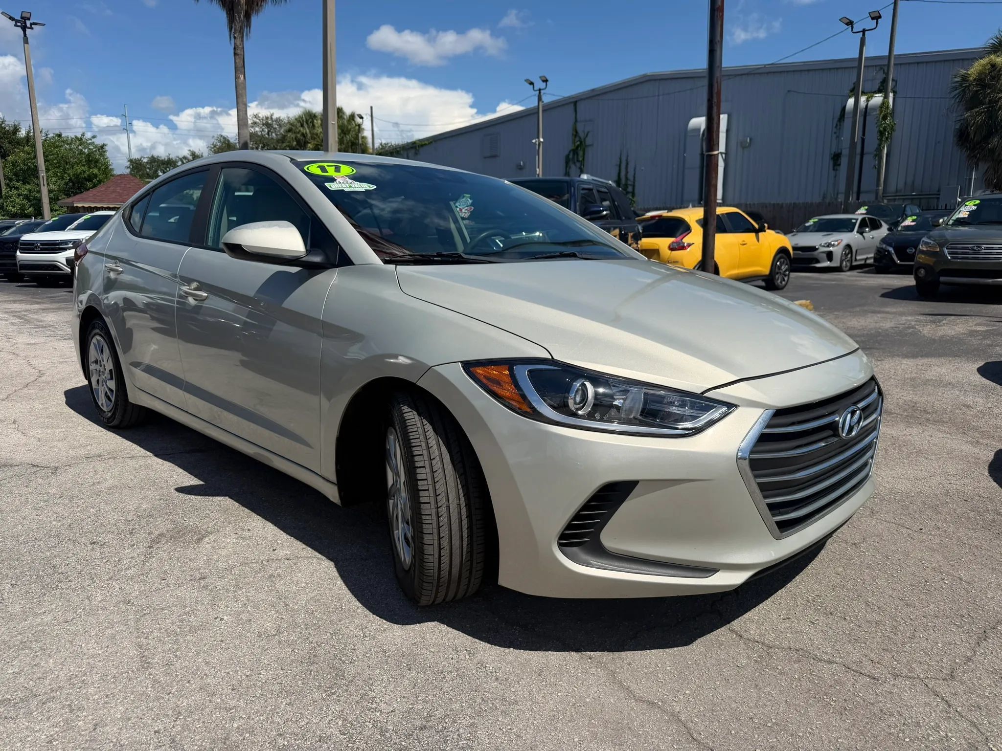 Used 2017 Hyundai Elantra SE FWD image 3