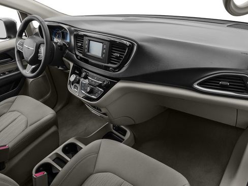 Certified 2017 Chrysler Pacifica Touring FWD image 16