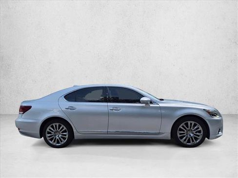 Used 2015 Lexus LS 460 w/ Comfort Package RWD image 4