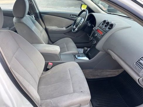 Used 2010 Nissan Altima 2.5 S FWD image 12