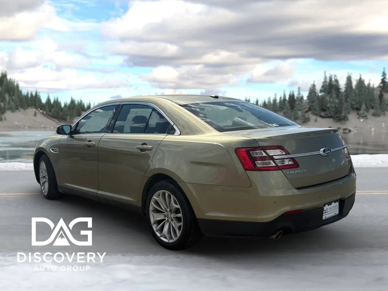 Used 2013 Ford Taurus Limited FWD image 3