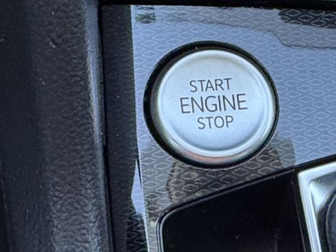 Used 2025 Volkswagen Taos SE image 23