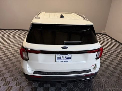 Used 2025 Ford Explorer ST AWD/4WD image 11