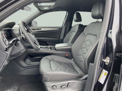 Used 2024 Volkswagen Atlas Cross Sport SE image 23