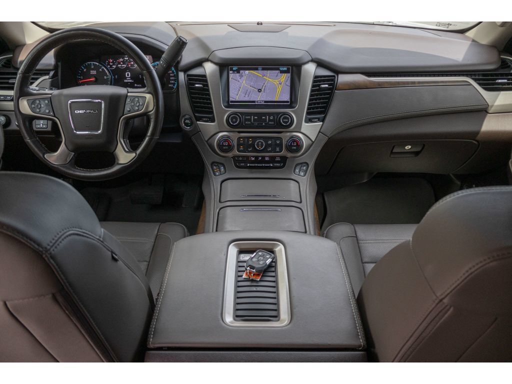Used 2019 GMC Yukon Denali w/ Denali Ultimate Package AWD/4WD image 12