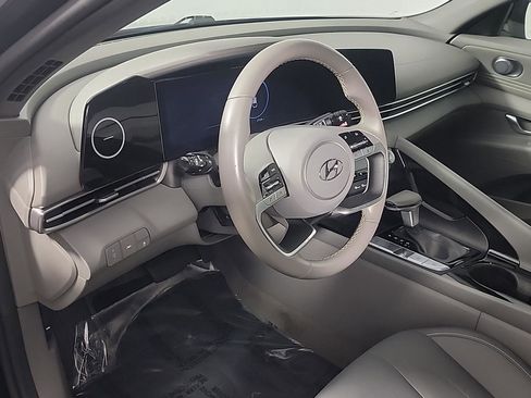 Used 2023 Hyundai Elantra SEL w/ Convenience Package image 17