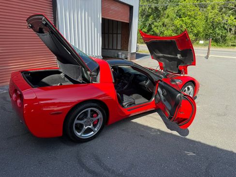 Used 2004 Chevrolet Corvette Coupe RWD image 16