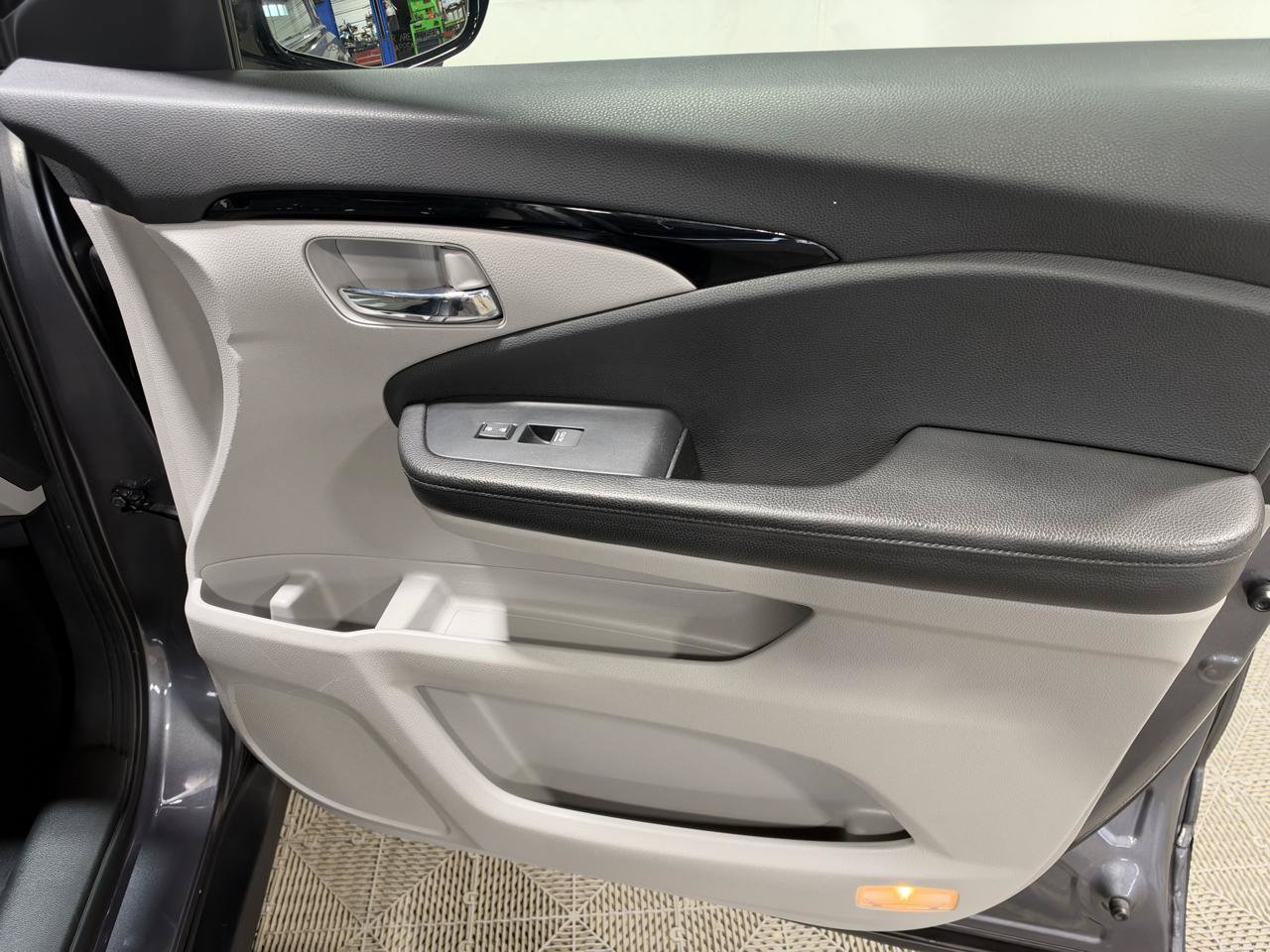 Used 2016 Honda Pilot Touring image 12