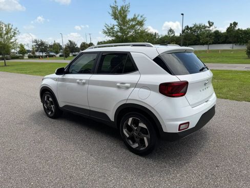 Used 2026 Hyundai Venue SEL FWD image 6