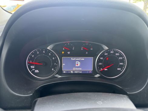 Used 2024 GMC Terrain SLT w/ Infotainment Package II image 9