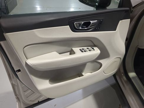 Used 2024 Volvo XC60 B5 Plus w/ Protection Package Premier AWD/4WD image 13
