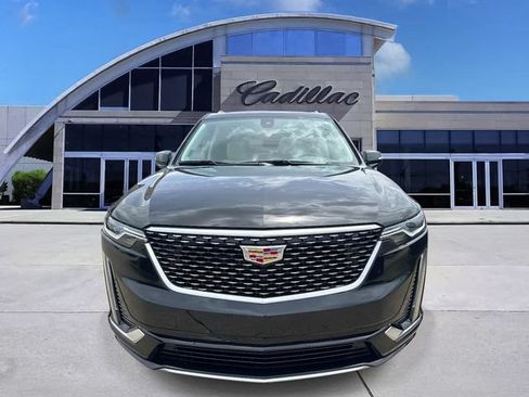 Used 2024 Cadillac XT6 Premium Luxury FWD image 2