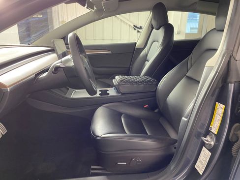 Used 2022 Tesla Model 3 Performance image 4