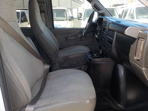 Used 2017 Chevrolet Express 3500 LT w/ LT Preferred Equipment Group RWD image 28