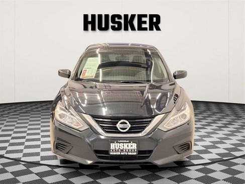 Used 2017 Nissan Altima 2.5 S w/ Power Driver Seat Package image 2