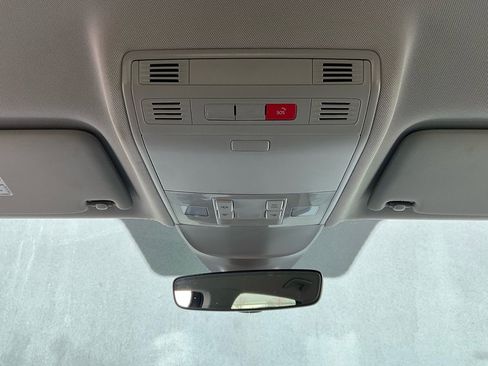 Used 2025 Volkswagen Taos SE image 16